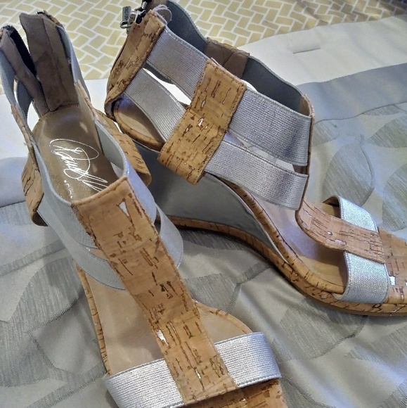 Sandles - Picture 2 of 3